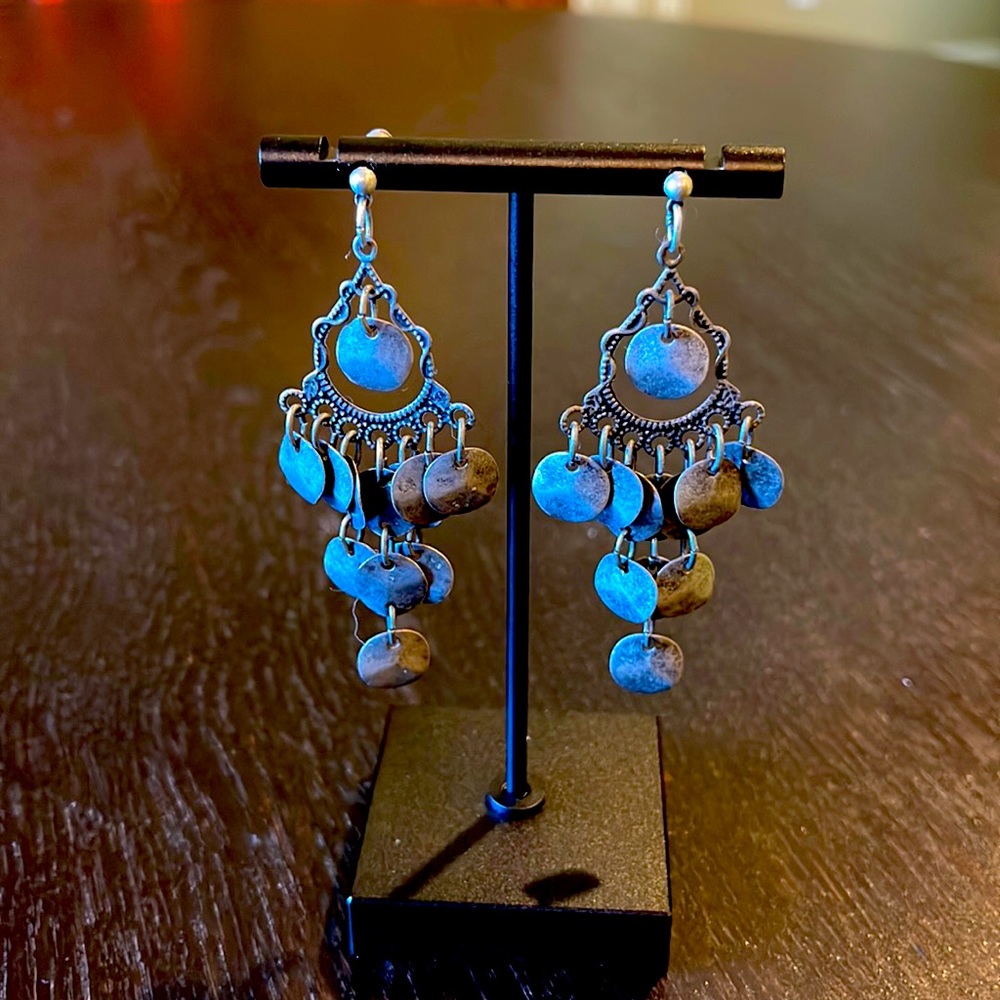 Gun metal colored chandelier pierced earrings, lightweight and fun to wear!